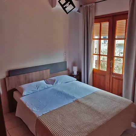 Geothan's House Nyaraló *